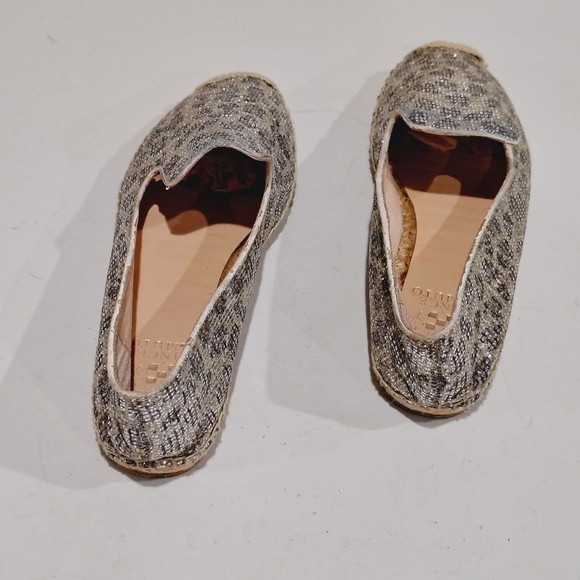 Vince Camuto Women\'s Animal Print Metallic Round ToeLeather Espadrilles Size 8.5